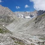 Blick in das Talende. Links der Jägihorn. Rechts davon der Ausläufer des Breithorn