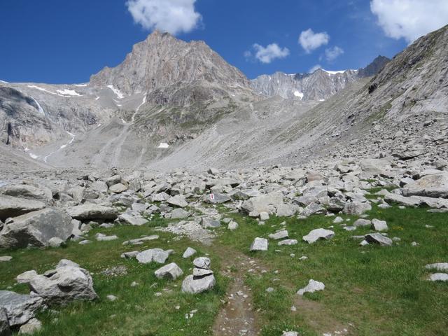 die Szenerie erinnert an Bilder aus dem Himalaya oder Alaska