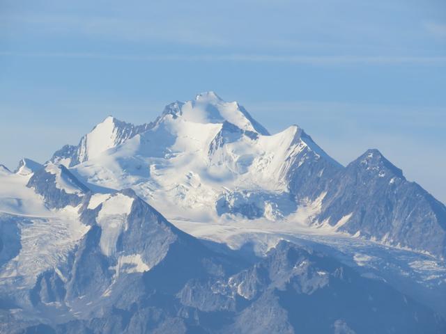 über das Rhonetal hinaus grüsst uns die Mischabelgruppe mit Balfrin, Nadelhorn und Dom