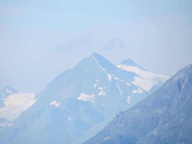 das Mettelhorn herangezoomt. Was für eine traumhafte Aussicht haben wir dort oben geniessen können