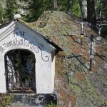 kleine Gedenkstätte bei der Alpsiedlung Eiiltini