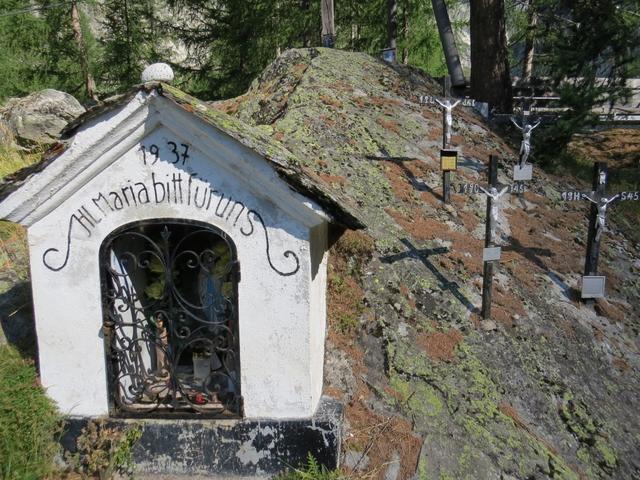 kleine Gedenkstätte bei der Alpsiedlung Eiiltini