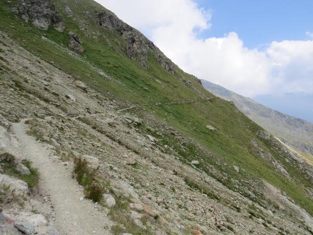 ...und in einem Bogen an den freundlichen Berghang zu Füssen des Aiguilles Rouges