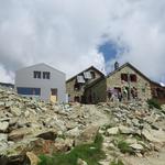 ...und wir stehen vor der Cabane des Aiguilles Rouge 2810 m.ü.M.