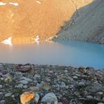 von der Hütte folgen wir zunächst kurz dem guten Hüttenweg. Vorbei an 2844 m.ü.M. erreichen wir den Gletschersee 2834 m.ü.M