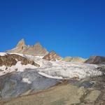 traumhaft schönes Breitbildfoto mit Blick Richtung Aiguilles Rouges d'Arolla und den Glacier Superieur des Aiguilles Rouges