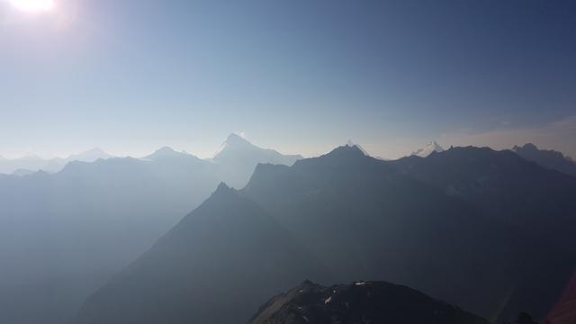 von links nach rechts Weisshorn, Grand Cornier, Dent Blanche, Matterhorn und Dent d'Herèns