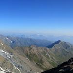 Blick über das Rhonetal hinaus in die Berner Alpen mit Les Diablerets