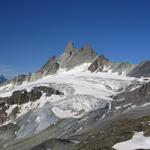 immer wieder schweift unser Anblick zum kühn gezackten Felskamm der Aiguilles Rouges d'Arolla