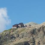 die Cabane des Aiguilles Rouge herangezoomt