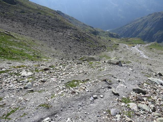 wir steigen aus dem Tobel in die Geröllhalde von Les Crosayes ein