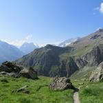 Blick zum Mont Collon links. In der mitte der Tête du Tronc, dort oben standen wir am Vortag. Rechts die Pigne d'Arolla