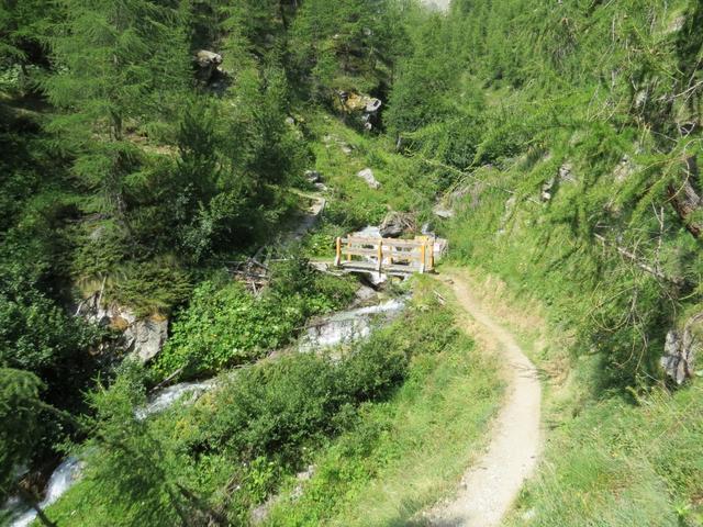 ...die auf einer Brücke überquert werden 2047 m.ü.M.