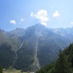 auf der gegenüberliegenden Seite des Val d'Arolla erheben sich die mächtigen Dents de Veisivi