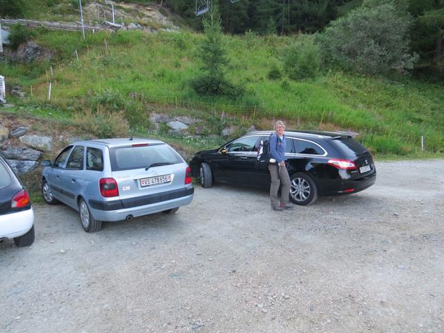 beim Parkplatz bei der Talstation der Sesselbahn Chandolin - Le Tsapé 1330 m.ü.M. im Val d’Anniviers, parkieren wir das Auto