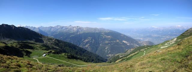 schöner Ausblick ins Val d’Anniviers und rechts ins Rhonetal