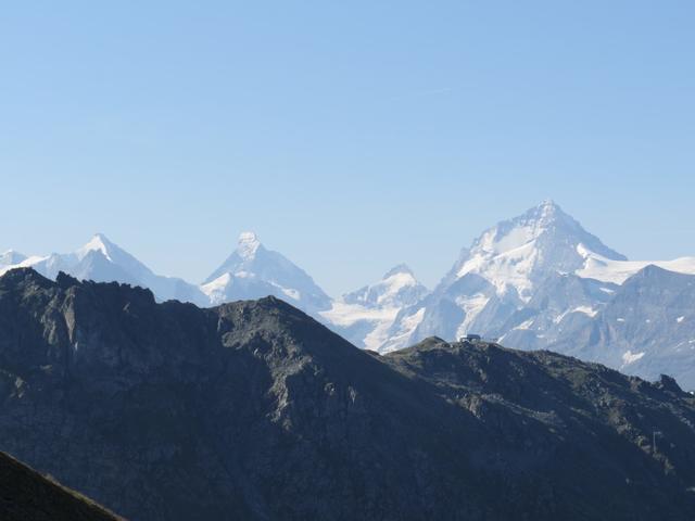 Blick auf Obergabelhorn, Matterhorn, Dent d'Hérens und Dent Blanche