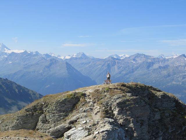 Blick zurück zum Vorgipfel wo meine Maus steht