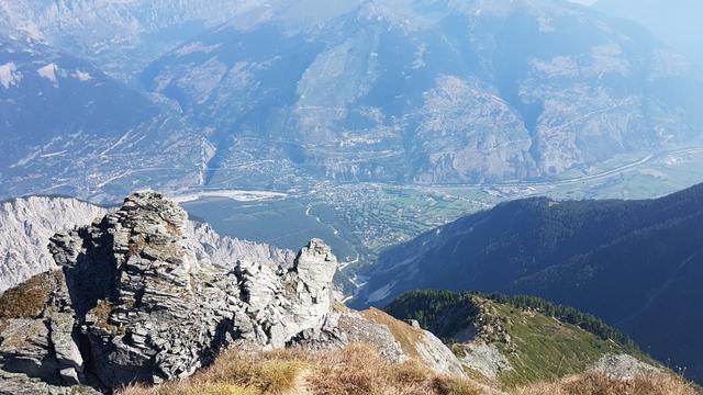 Tiefblick nach Leuk mit dem Pfynwald