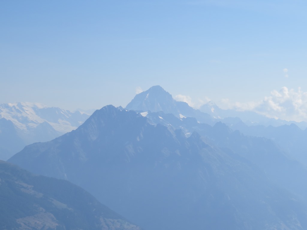 am Horizont gut erkennabr das Bietschhorn. War das eine schöne Wanderung zur Baltschiederklause