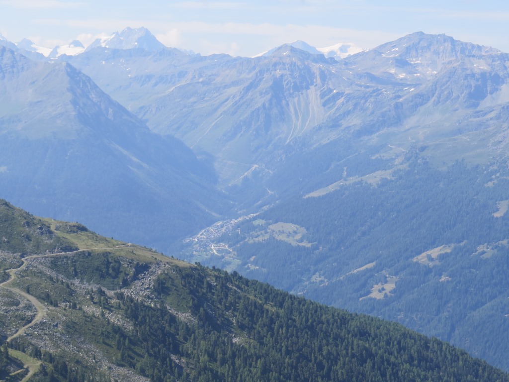 Blick in das Val d’Anniviers. Im Hintergrund die couronne impériale