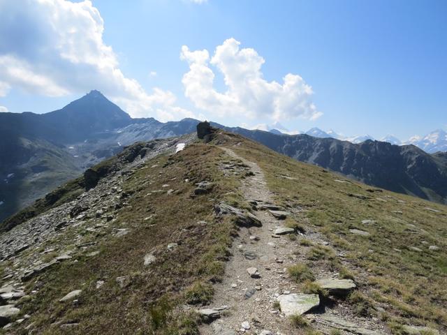 ...und wandern auf dem Grat bleibend, geradeaus weiter