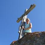 meine Maus beim grossen Holzkreuz Punkt 2581 m.ü.M.