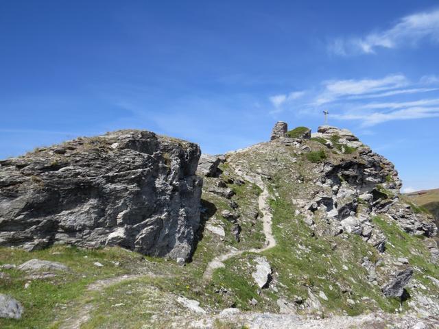 Blick zurück zum grossen Holzkreuz