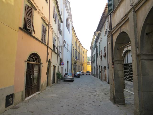 ...und verlassen weiter durch die Altstadt laufend Pontremoli