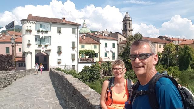 Erinnerungsfoto aufgenommen bei der schönen Bogenbrücke von Pontremoli