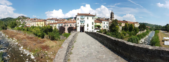 schönes Breitbildfoto von Pontremoli. Bei Breitbildfotos nach dem anklicken, immer noch auf Vollgrösse klicken