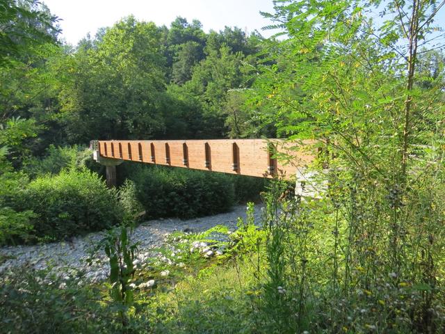 eine neu erstellte Brücke führt uns über den Torrente Bagnone