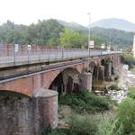 über diese grosse Brücke, verlassen wir Aulla und überqueren die Aulella