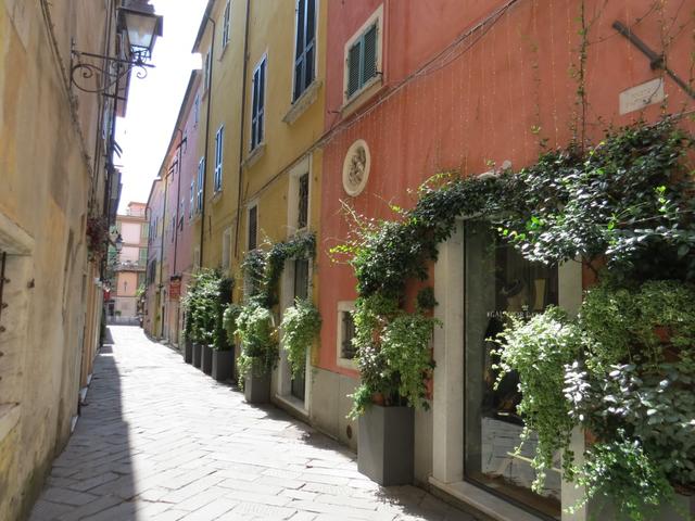 Sarzana übernahm im 11.Jhr. die Nachfolge der antiken Hafenstadt von Luni