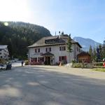 beim grossen Parkplatz Rothwald 1745 m.ü.M. vor dem Restaurant "Schutzhaus Napoleon", parkieren wir das Auto