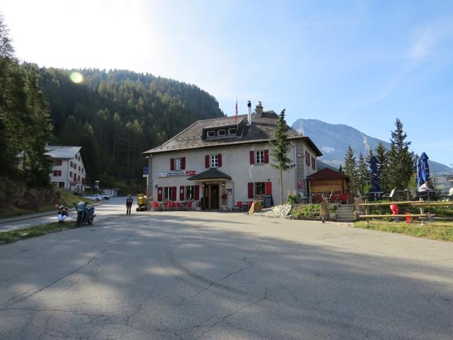 beim grossen Parkplatz Rothwald 1745 m.ü.M. vor dem Restaurant "Schutzhaus Napoleon", parkieren wir das Auto