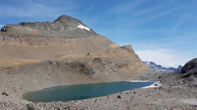 Blick auf den Chaltwassersee. Oberhalb vom Gletschersee ist die Monte Leone Hütte ersichtlich