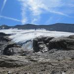 rechts von uns der Chaltwassergletscher der nun Ghiacciaio d'Aurona heisst