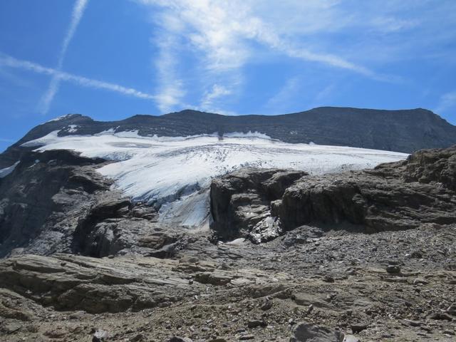 rechts von uns der Chaltwassergletscher der nun Ghiacciaio d'Aurona heisst