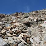 ausgesetzt ist der Bergweg nicht aber teilweise rutschig und mit Blockschutt überdeckt