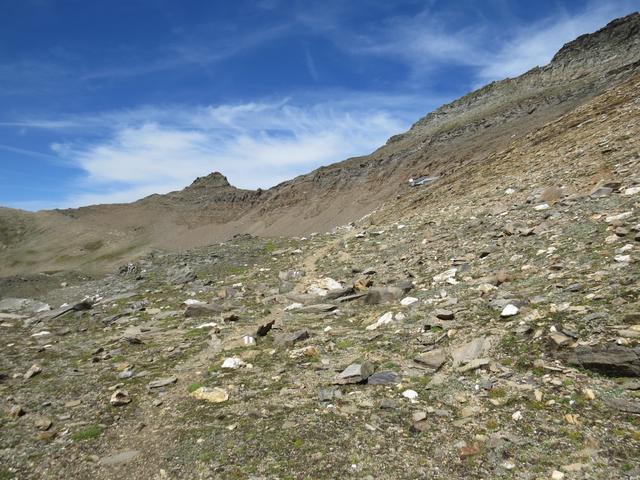 das gröbste haben wir hinter uns. Am Horizont erkennen wir den Mäderhorn unser nächstes Ziel