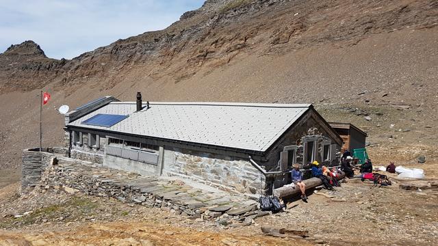 ...steht am Fuss des Südosthangs des Wasenhorns oberhalb eines idyllischen Bergsee