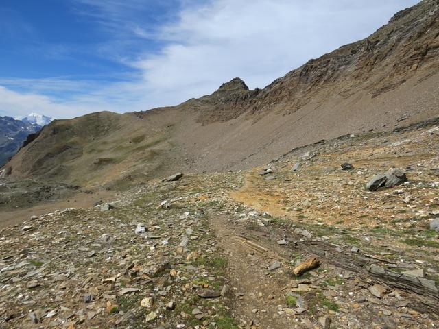 bei der Monte Leone Hütte nehmen wir den oberen Bergweg der zur Mäderlücke traversiert