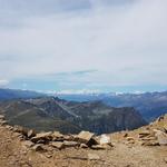 die Aussicht auf die nahe und ferne Bergwelt ist grossartig.