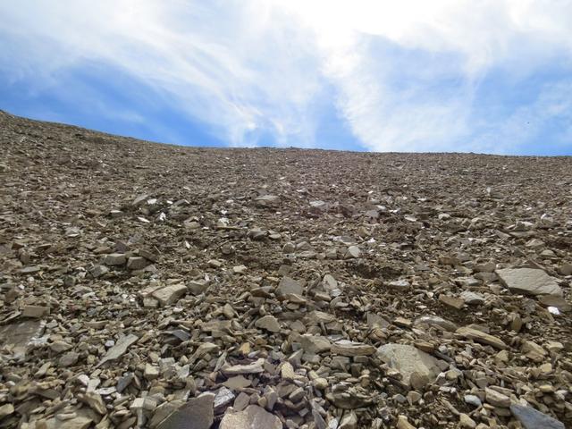 sehr steil ist hier der Schutthang unterhalb vom Mäderhorn