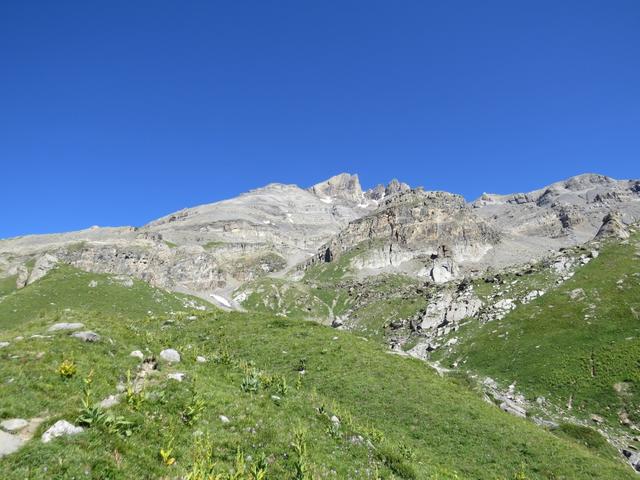 die berühmte Bergkette des Dents du Midi besteht hauptsächlich aus verwittertem Kalkschutt