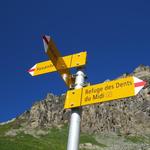 der rechts abbiegende Bergweg führt zum Refuge Dents du Midi