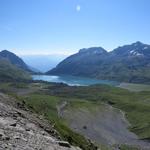 in der tiefe glitzert die gekräuselte Wasseroberfläche des Stausees von Salanfe