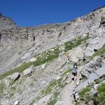 der Bergweg überwindet nun auf der Ostseite des Passes...