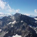 was für eine traumhafte Aussicht! Links das Trientgebiet, zwischen Tour Salière und Mont Ruan entdecken wir den Mont Blanc